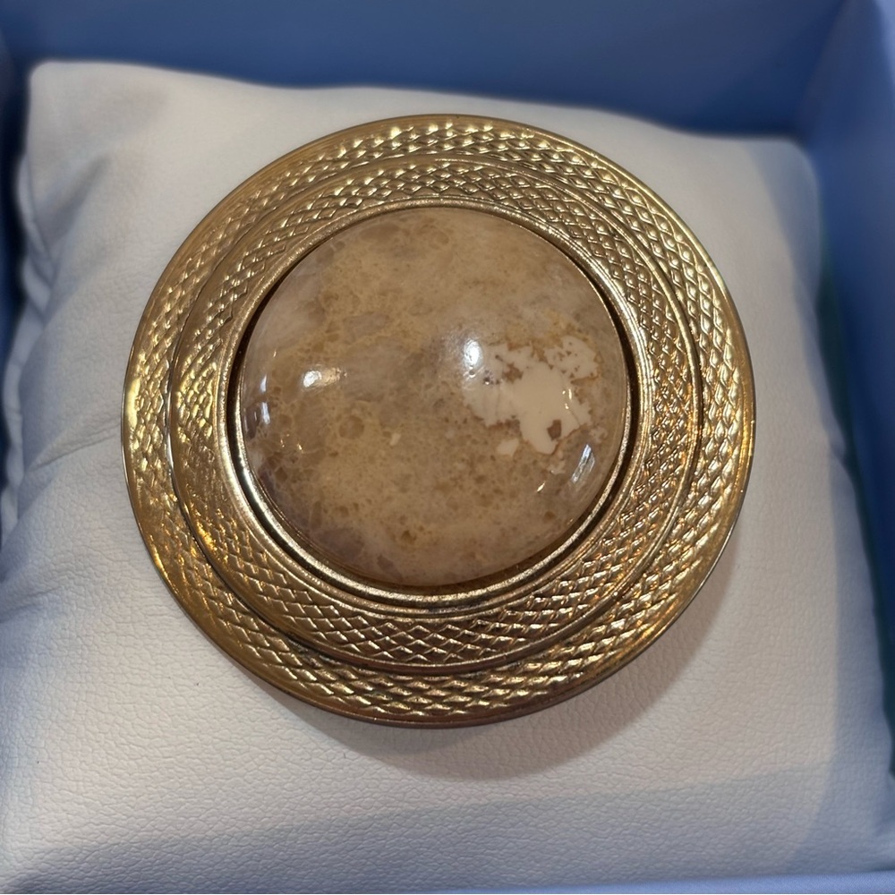 Elegant Gold and Tan Brooch